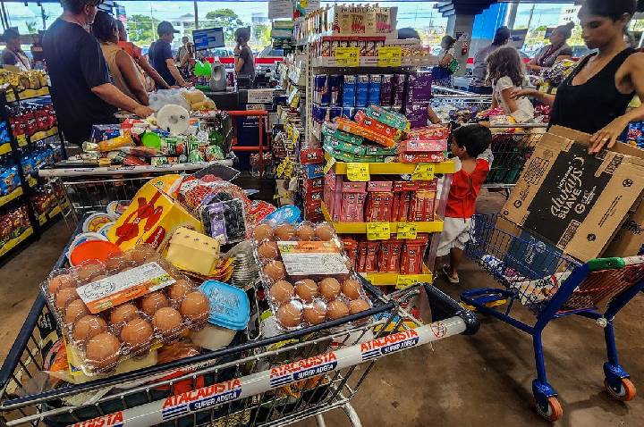 AGU pede que STF reconheça validade do reajuste do Bolsa Família