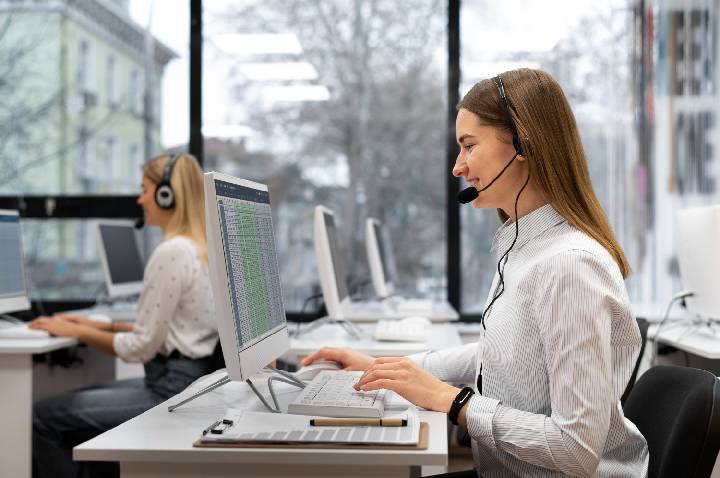 Canais digitais avançam, mas voz permanece relevante