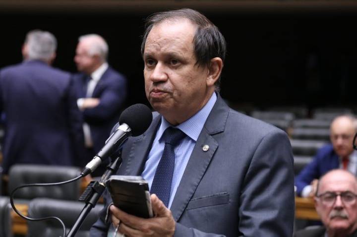 Comissão aprova projeto que proíbe privatização de praias e cobrança de pedágio em orlas