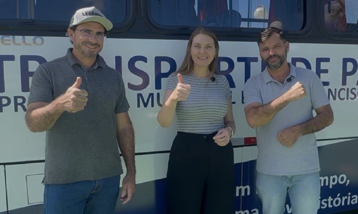 Deputada Lebrinha entrega micro-ônibus para a saúde de São Francisco