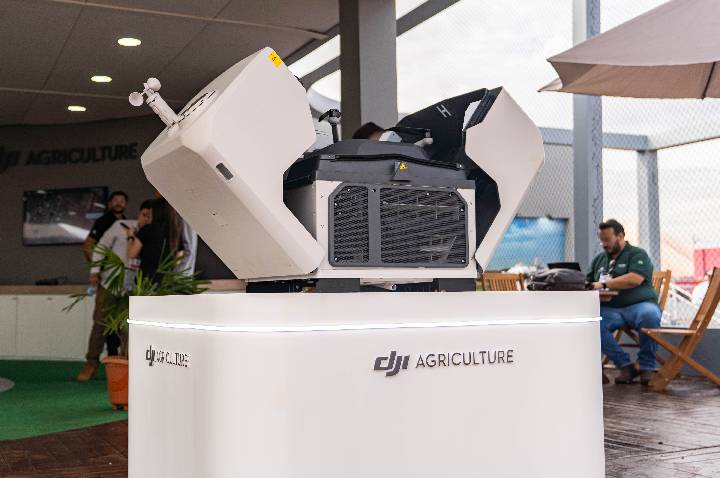 DJI apresenta Dock 3 e FlyCart 100 na Agrishow 2026