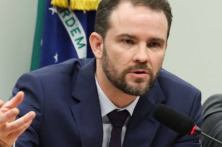 Durigan rebate críticas de inércia sobre crise do BRB