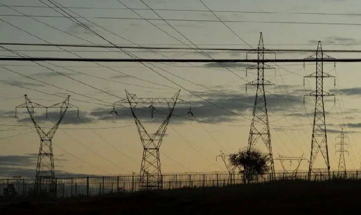 Energia solar e baterias impulsionam a economia industrial