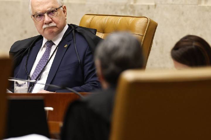 Fachin desmarca julgamento sobre atuação de Mendonça no caso Master