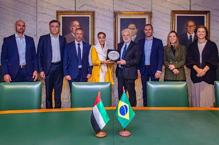 FGV e universidade dos Emirados firmam acordo de cooperação