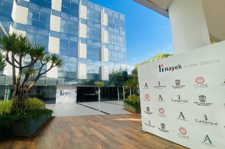 Hayek abre processo seletivo para o 2º semestre