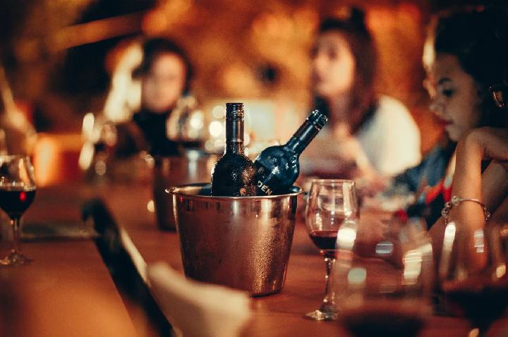 Inverno eleva demanda por vinhos e impulsiona vendas em bares