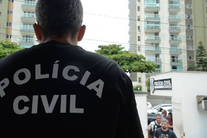 Médico e enfermeira são presos por venda irregular de emagrecedores