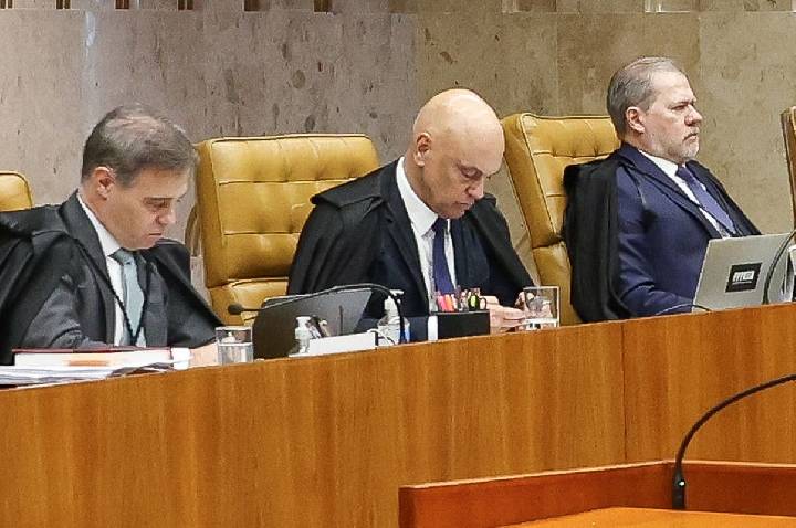 Moraes acusa Mendonça de querer incluir seu nome em delação de Vorcaro