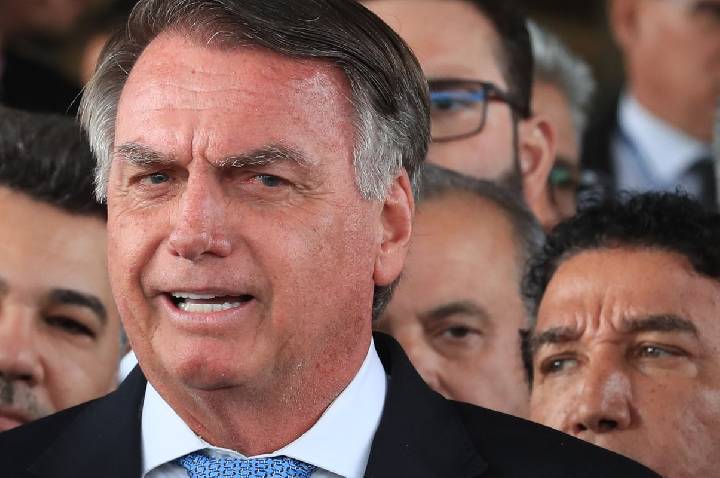 Moraes autoriza defesa de Bolsonaro a acompanhar depoimento sobre arma
