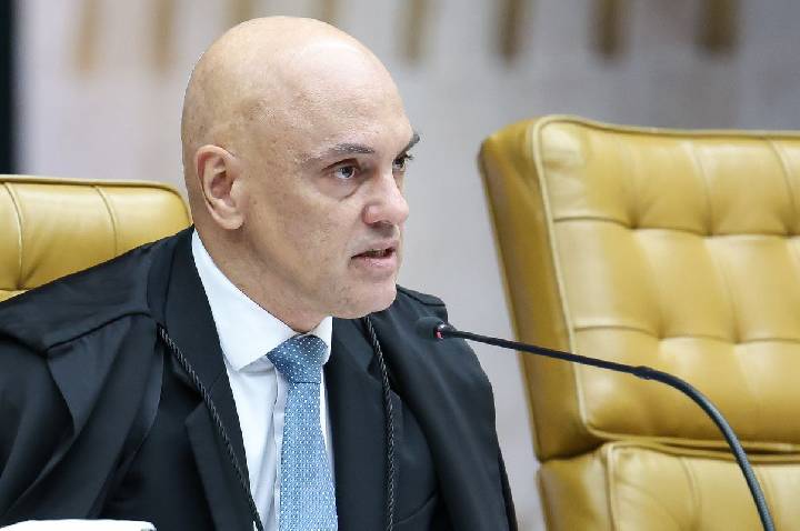 Moraes encaminha a Fachin pedido de investigação contra Mendonça