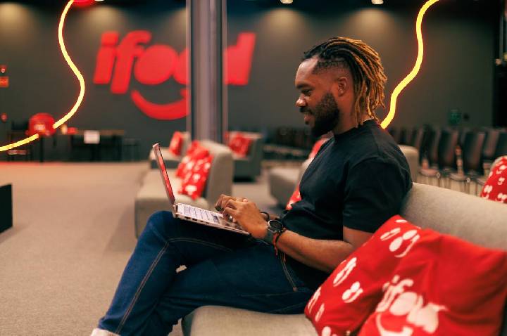 Na era da IA, iFood valoriza trabalho humano com educação
