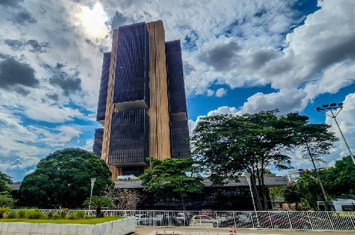 PEC no Senado facilita cooptação do Banco Central, dizem economistas