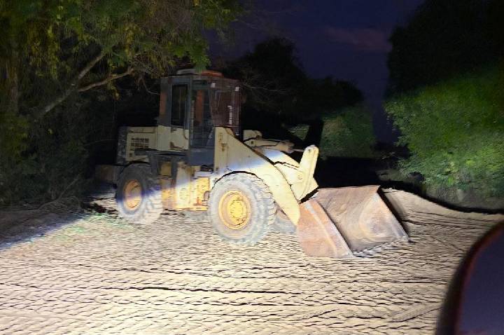 Polícia Civil de Rondônia apreende pá carregadeira avaliada em 200 mil que seria levada para a Bolívia