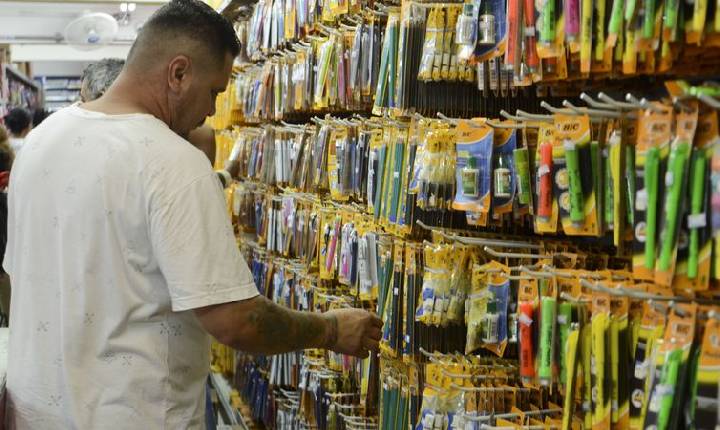 Preço de material escolar pode variar até 276% nas papelarias de SP