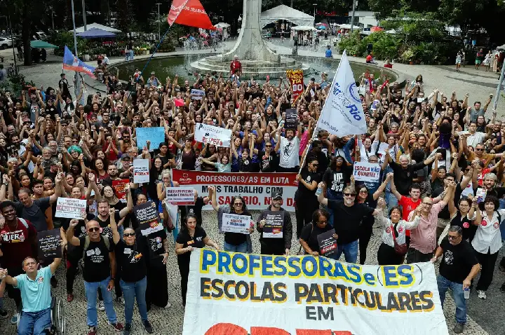 Professores de escolas particulares do Rio fazem greve de 24 horas