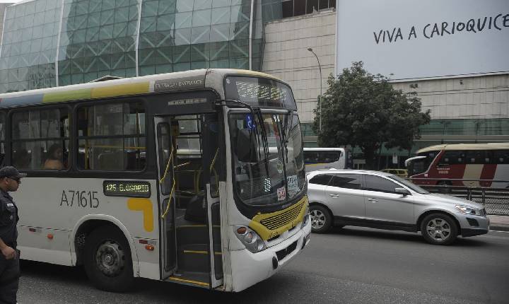 Rodoviários do Rio decidem continuar em estado de greve até amanhã