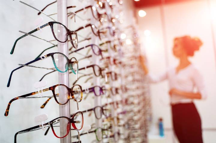 Setor óptico cresce 5,2% em 2026 e prioriza margem e mix