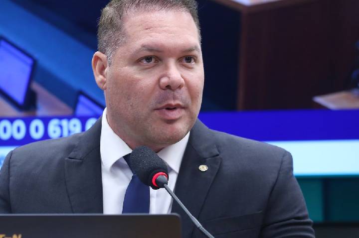TSE torna inelegível e anula votos recebidos por ex-deputado do Ceará 