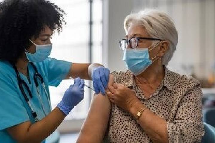 Vacinação reduz risco de complicações em doenças crônicas