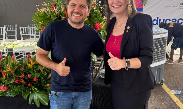 Van odontológica é entregue a São Francisco do Guaporé por emenda da deputada Lebrinha