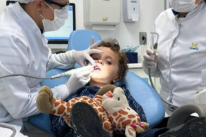 Volta às aulas põe a consulta odontológica infantil em pauta