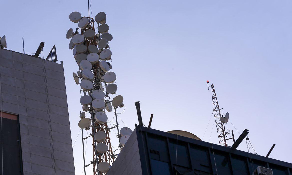 Município não pode proibir instalação de torres de transmissão
