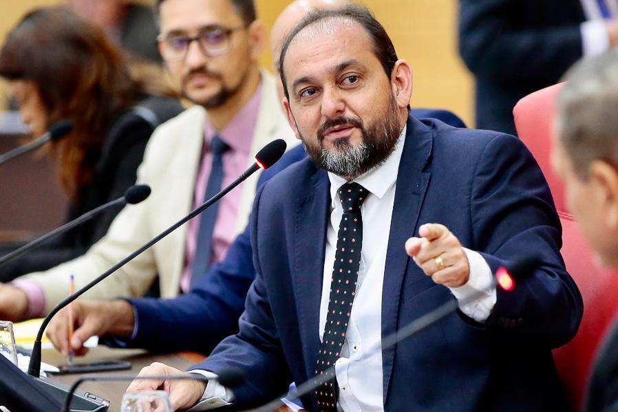 Laerte Gomes pede ao governador suspensão de exigências do Corpo de Bombeiros para conceder alvará a empresas.