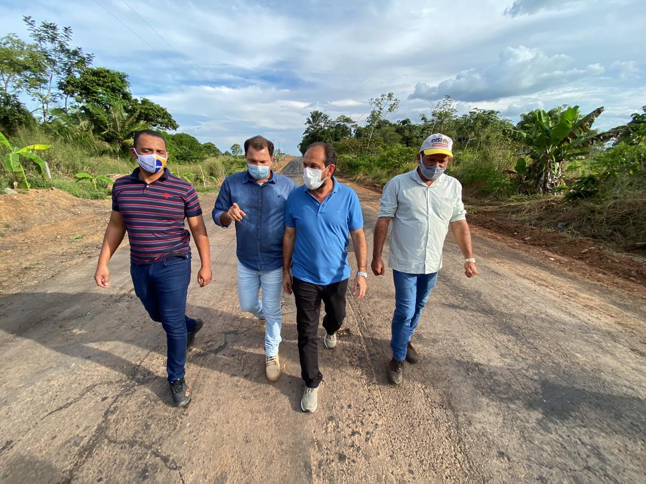 Deputado Laerte Gomes acompanha conclusão das obras de tapa buraco na RO-135 em Ji-Paraná