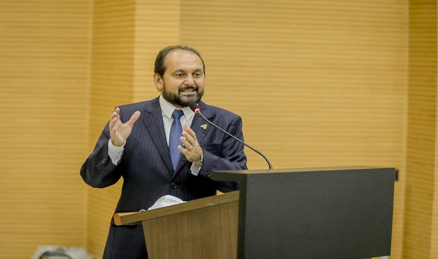 Deputado Laerte Gomes volta a criticar cartel de laticínios em Rondônia e defender produtores de leite.