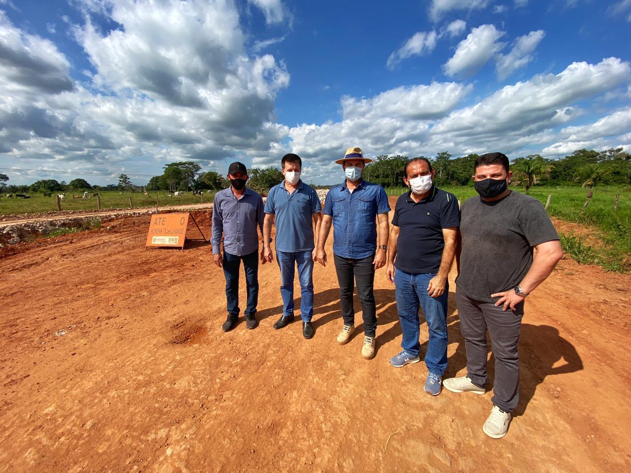Deputado Laerte Gomes vistoria obras na Curva do Jacaré na RO-473