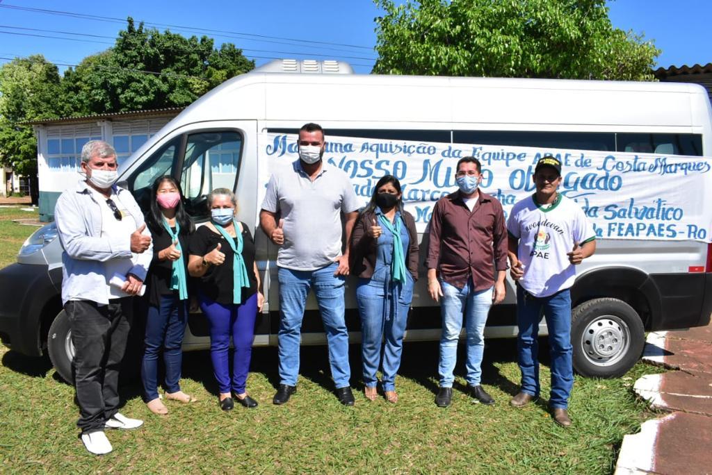 Apae de Costa Marques recebe uma VAN zero quilometro para reforçar o atendimento aos alunos da APAE.