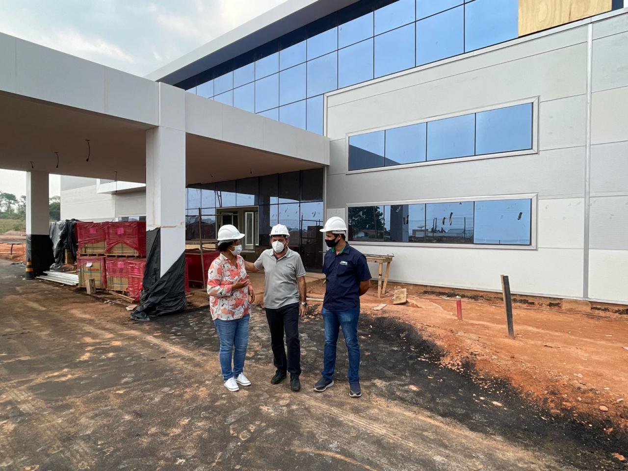 Deputado Laerte Gomes visita obras do Centro de Referência do Hospital do Amor e garante verba de custeio a Silvia Cristina
