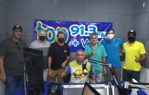 Expedito Netto visita obras em Espigão D'oeste e concede entrevista a radio TOP FM.
