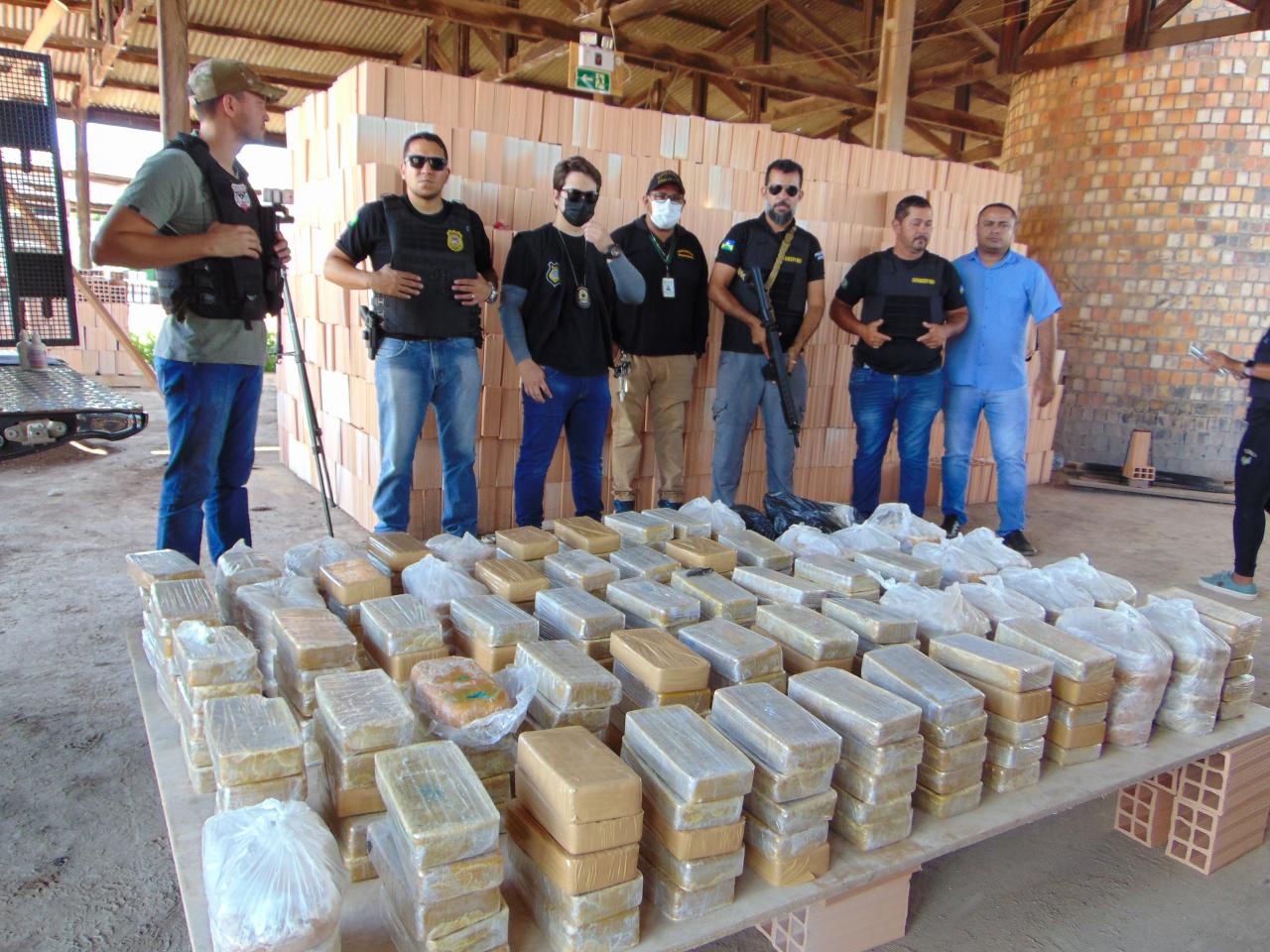 Polícia Civil incinera mais de 300 quilos de cocaína apreendidas em mega operação policial na BR 429.