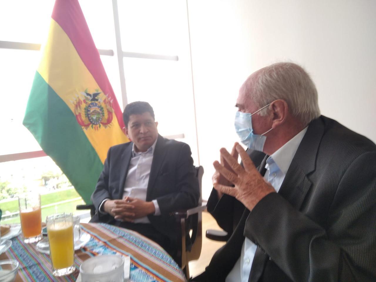Deputado Lebrão participa de reuniões com autoridades bolivianas em La Paz em tratativas sobre travessia Brasil Bolívia.