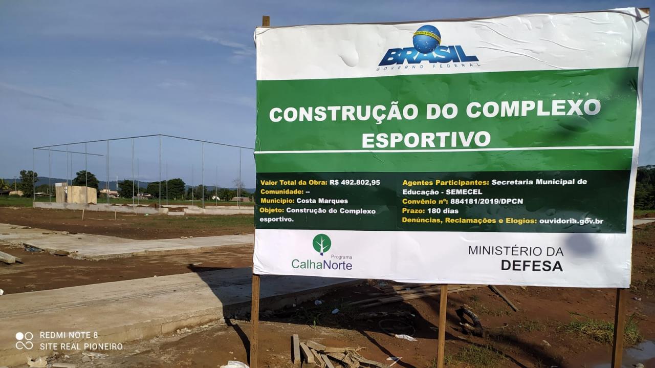 Obras do complexo esportivo recursos destinado pelo Deputado Expedito Netto seguem a todo vapor em Costa Marques.