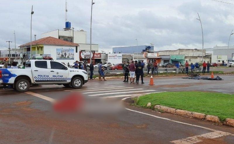 Em São Francisco do Guaporé, jovem morre após cair embaixo de caminhão próximo BR-429.