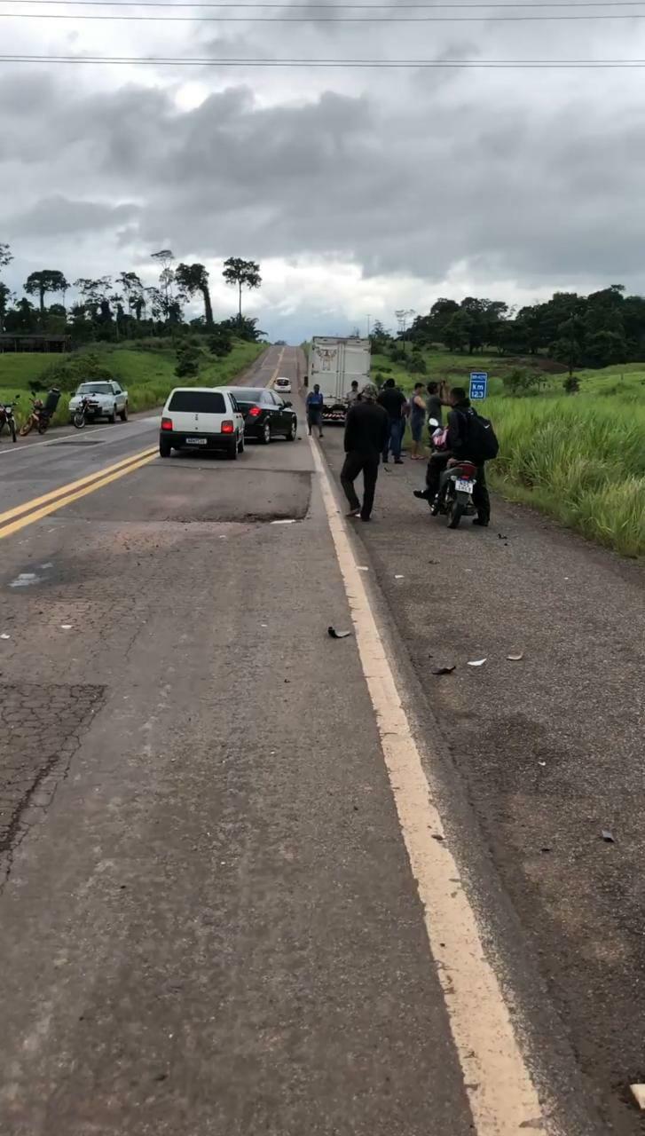 Grave acidente é registrado na BR 429 na manhã deste domingo próximo ao Distrito de Terra Boa em Alvorada D'Oeste.