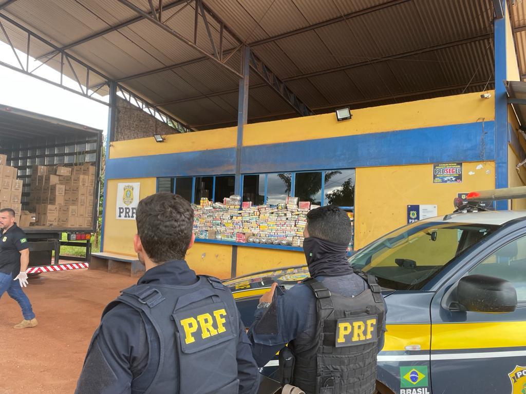 Polícia Rodoviária Federal apreendeu neste domingo mais de 400 quilos de cocaína.