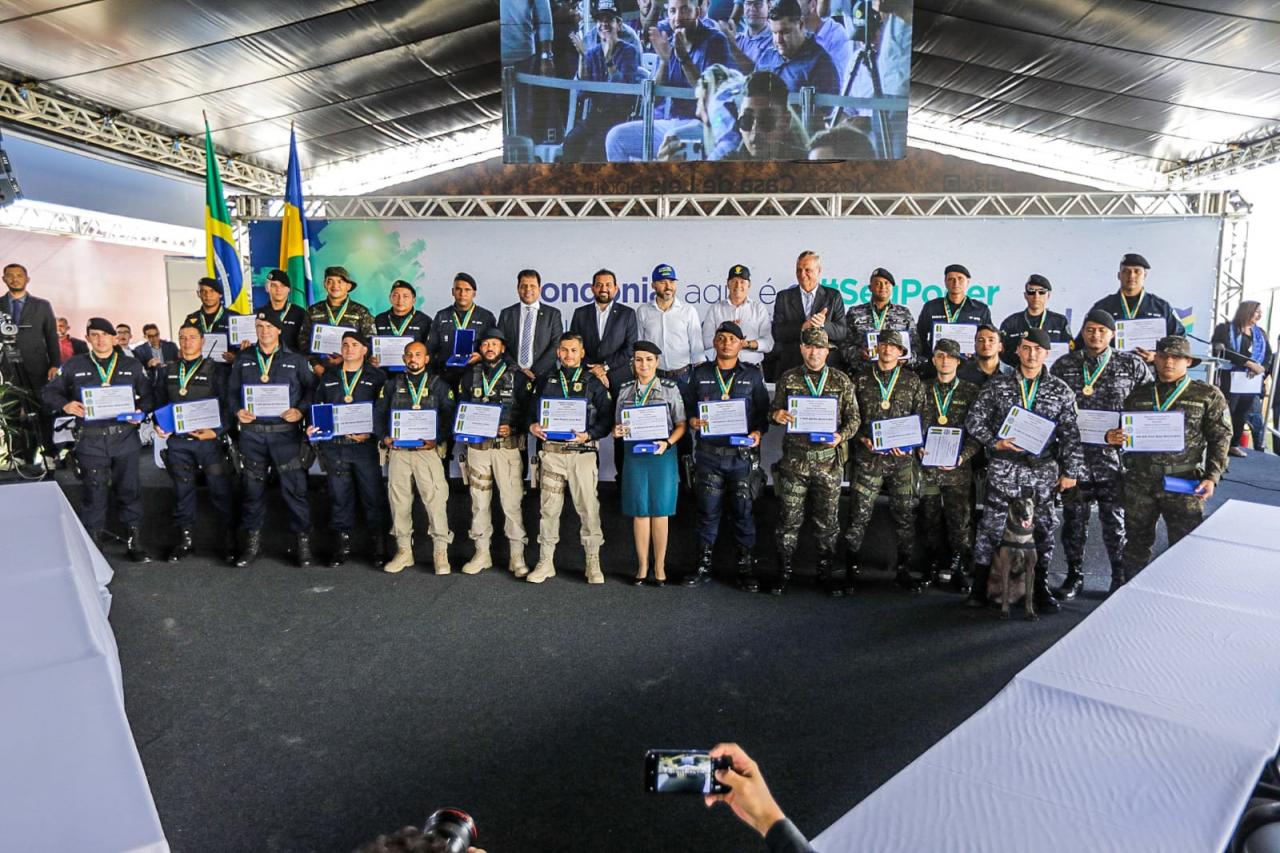 Proposta do deputado Laerte Gomes solenidade realizada na 9ª RRS outorga Medalhas do Mérito Legislativos a membros da PRF, PM e PC
