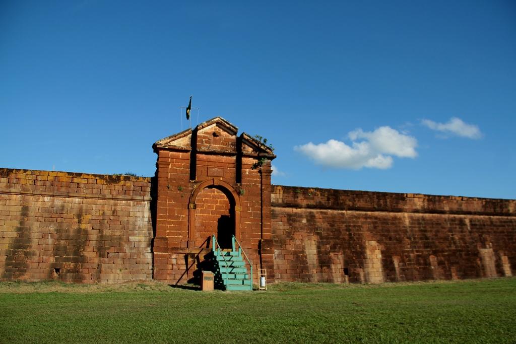 Não existe túnel na fortaleza Forte Príncipe da Beira que leve ao centro do mundo”, afirma historiador