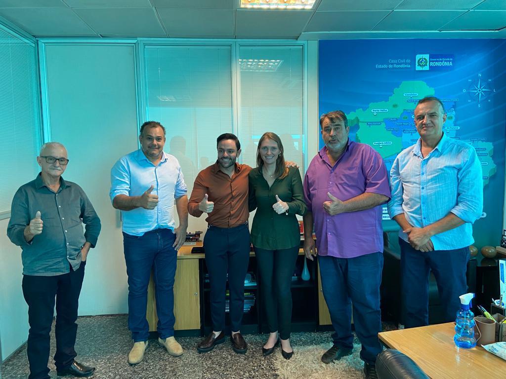Deputada Estadual eleita Lebrinha lidera comitiva de prefeitos em reunião na Casa Civil
