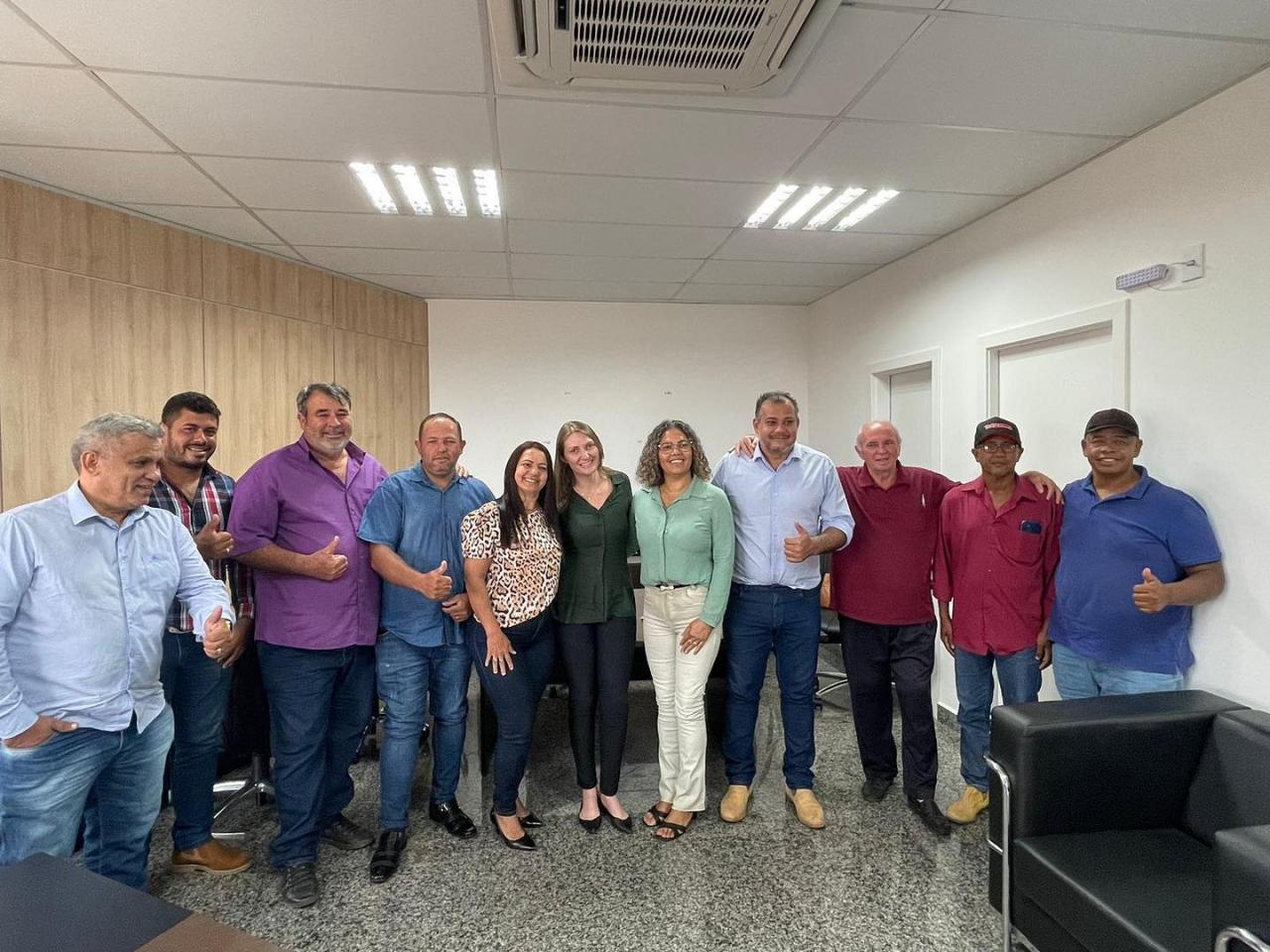 Deputado Lebrão recebe prefeitos e vereadores do interior do Estado.