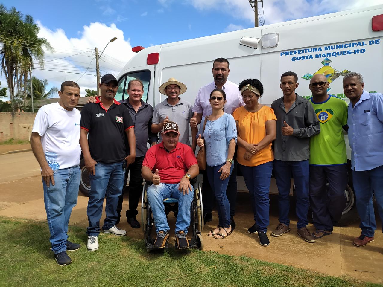 Prefeito Mirandão e Deputada Silvia Cristina entrega ambulância semi UTI para atender o Distrito de São Domingos.