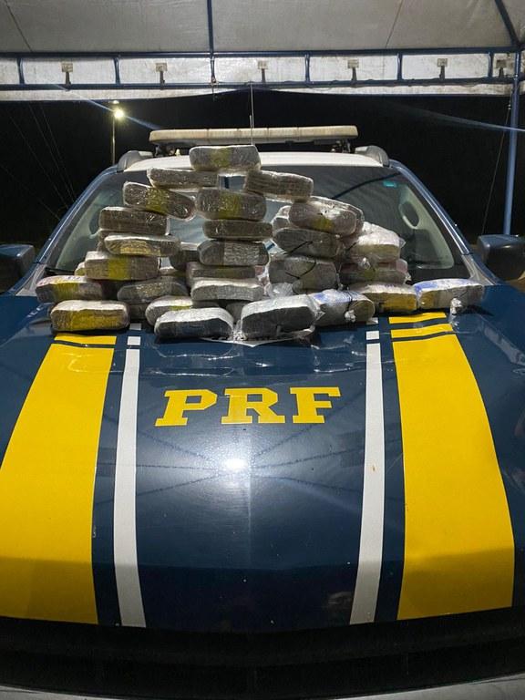 PRF apreende aproximadamente 1 milhão e meio de reais em espécie