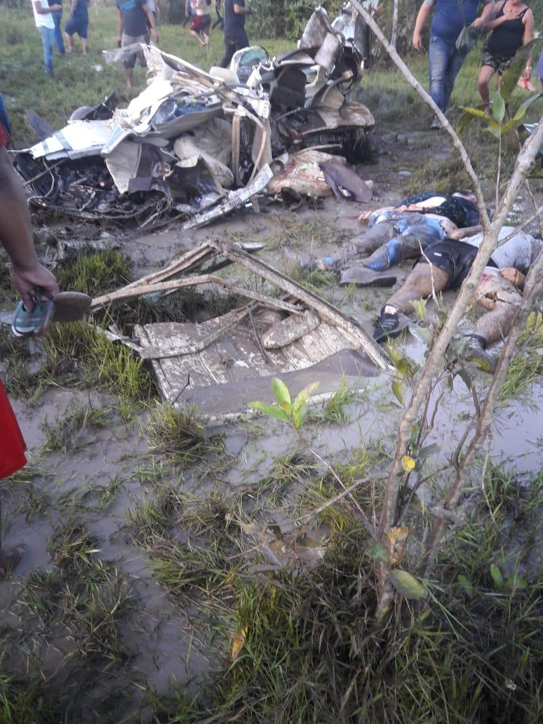 Queda de avião mata pelo menos 4 pessoas em Santa Ana Del Yacuma Estado do Beni na Bolívia.