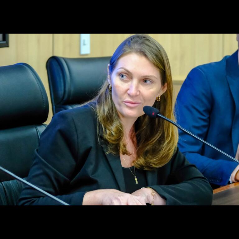 Deputada Lebrinha anuncia investimento para realização de campeonatos de futebol e de ciclismo em São Francisco do Guaporé