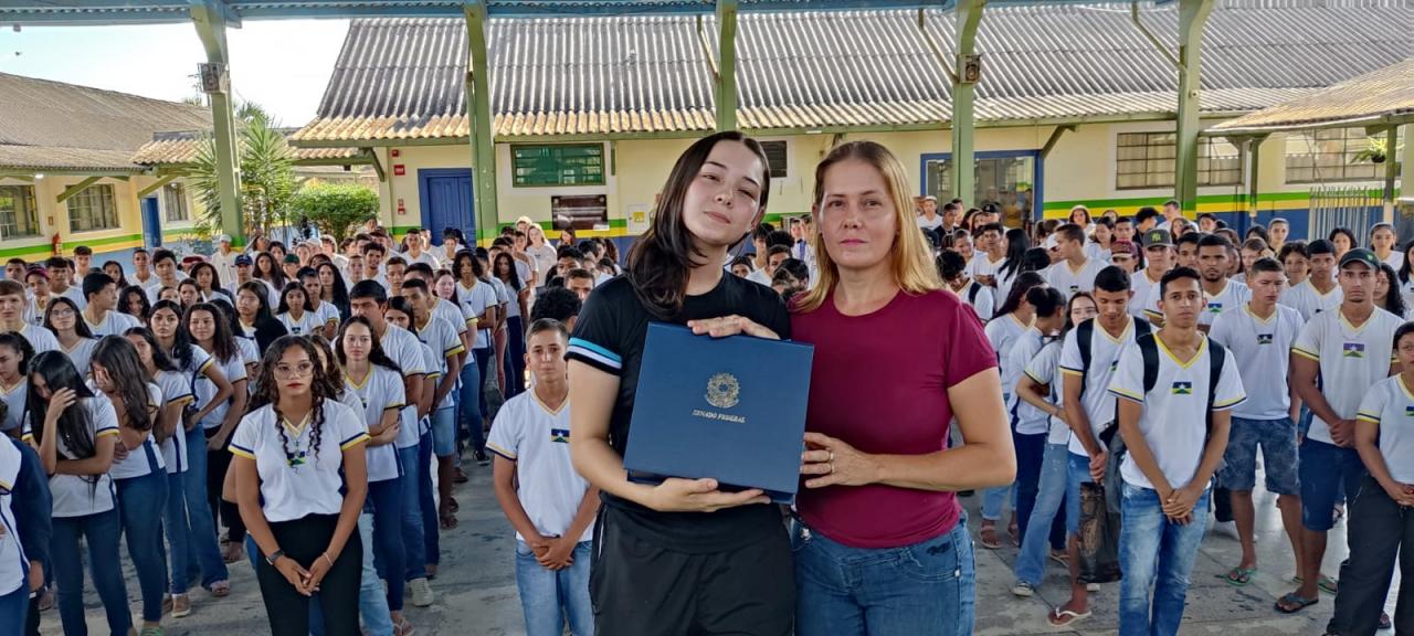 Ela é do Vale do Guaporé: Lebrinha parabeniza aluna vencedora do Programa Jovem Senador