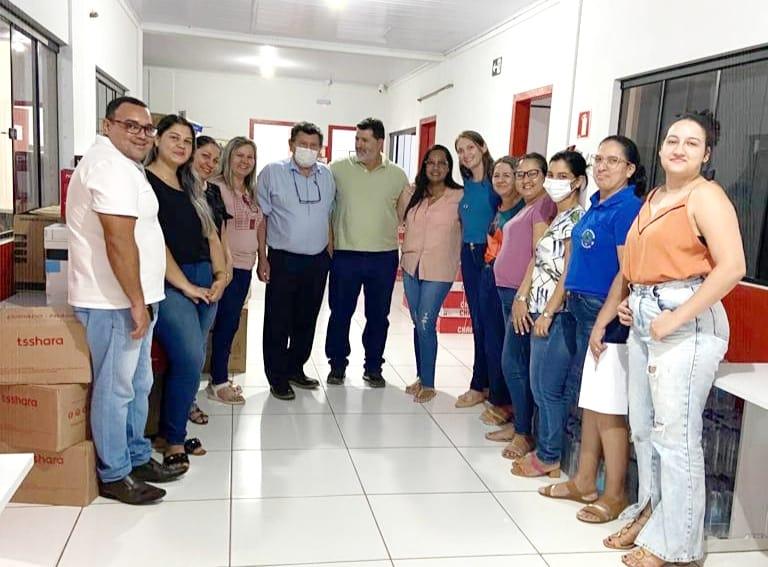 Deputada Lebrinha faz entrega de computadores para educação municipal de Teixeirópolis